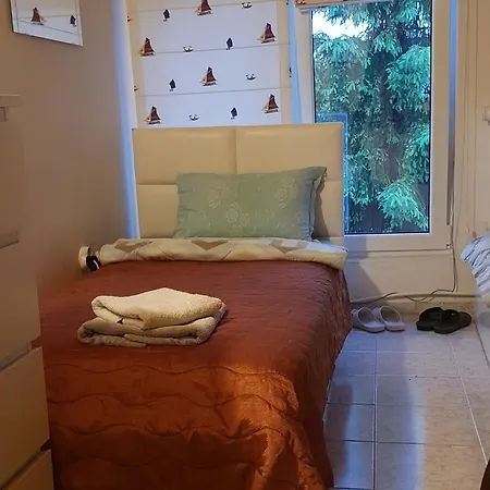 Libera Hostel *