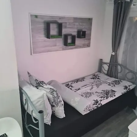 Libera Hostel *